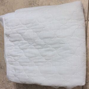 Waterproof crib mattress protector